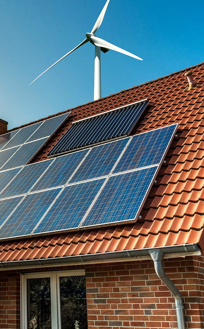 Solarpanele auf einem Häuserdach